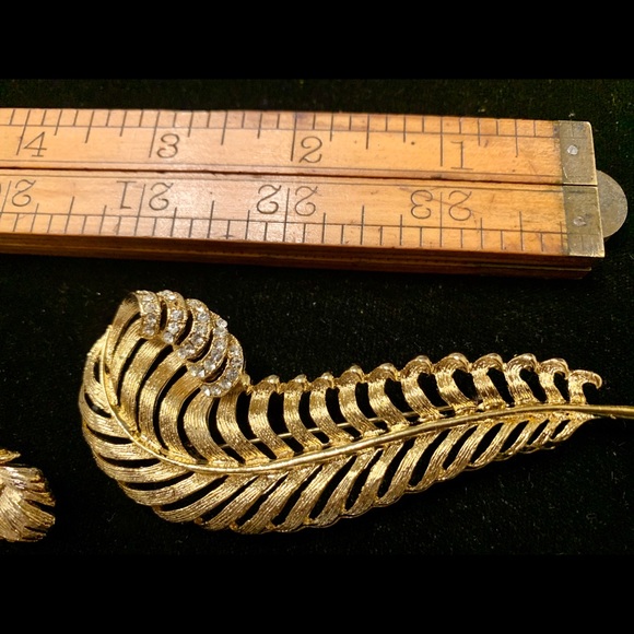 Three vintage MJ Ent brooches feathers rhinestones - Picture 5 of 12